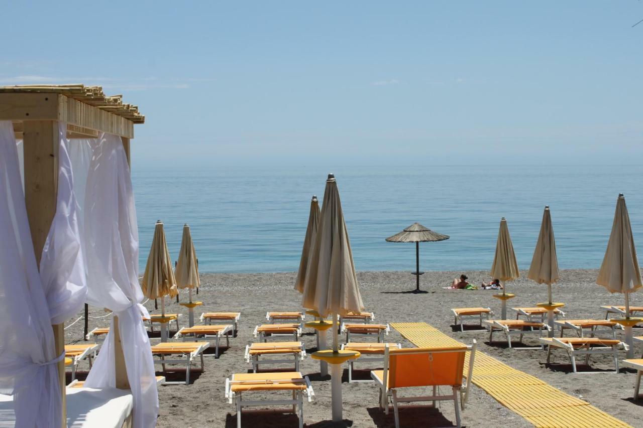 The Sea Rooms Letojanni Bagian luar foto