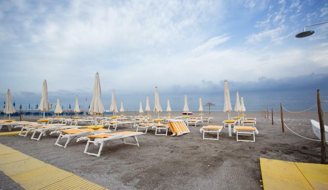 The Sea Rooms Letojanni Bagian luar foto